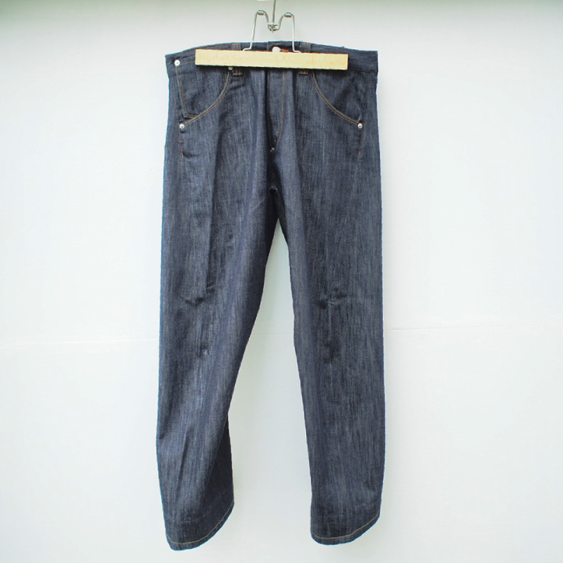 LEVI'S Wネーム 立体裁断デニム（eYe COMME des GARCONS）