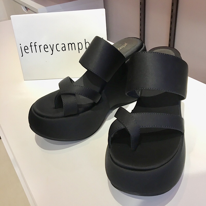 ラウンドフォルムサンダル（jeffrey campbell）