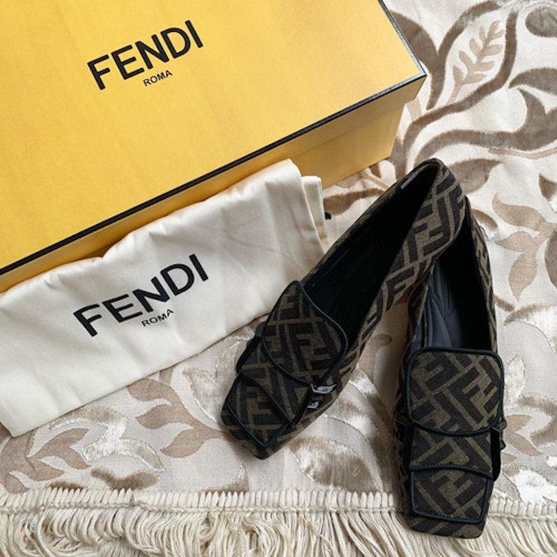 FENDI ローファーシューズ